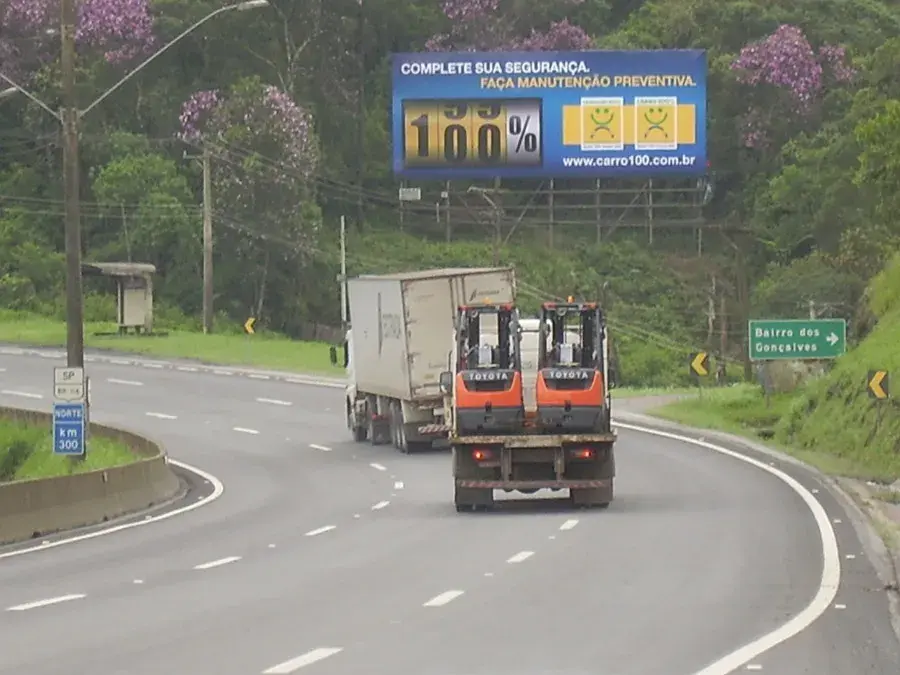 Propaganda Em Rodovia