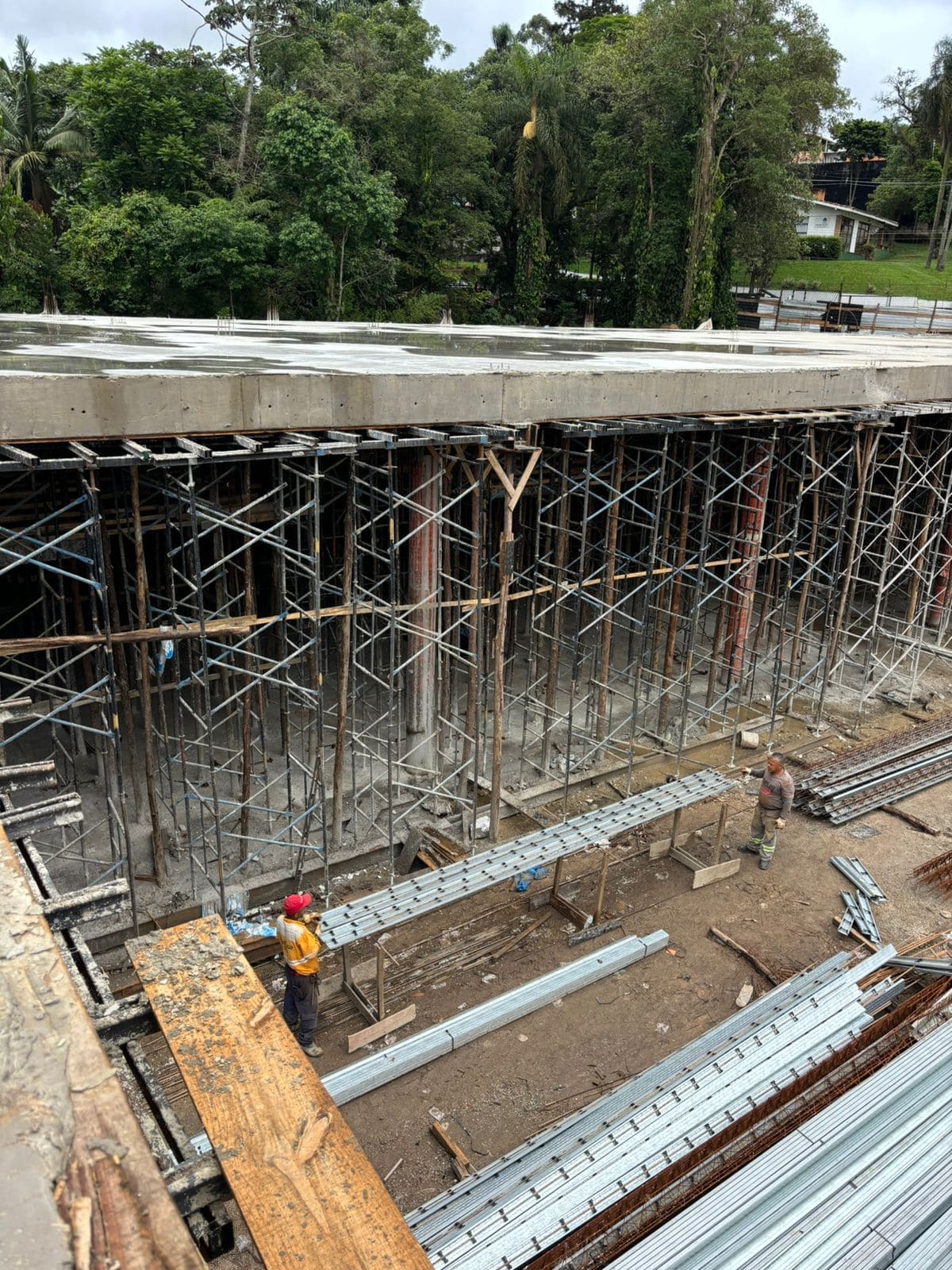 Escoramento para laje Zona Oeste