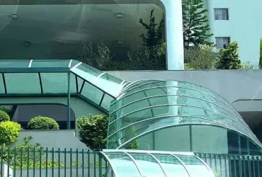 Cobertura de policarbonato retrátil